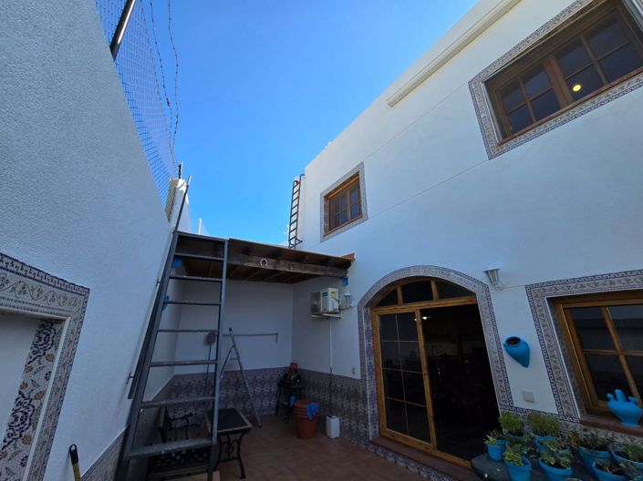 Image No.1-4 Bed Townhouse for sale