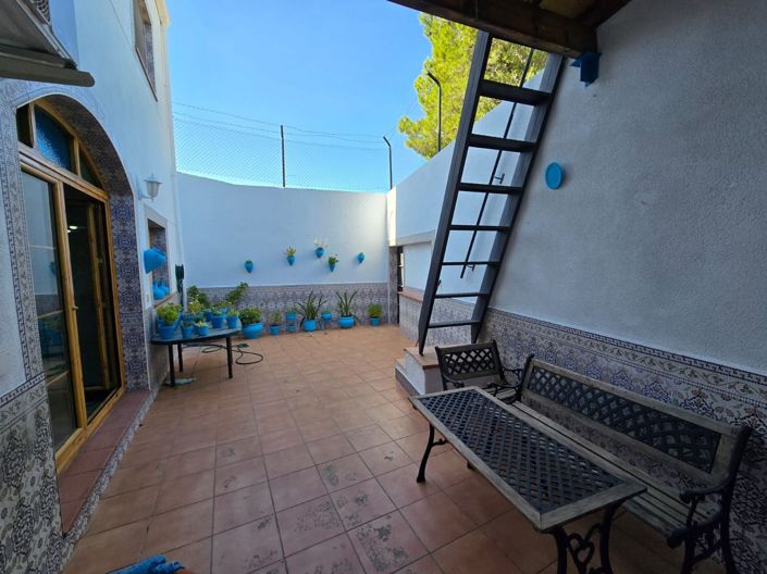 Image No.13-4 Bed Townhouse for sale