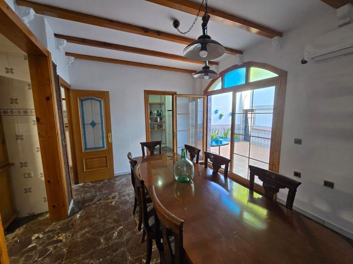 Image No.14-4 Bed Townhouse for sale