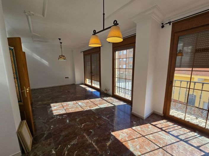 Image No.18-4 Bed Townhouse for sale