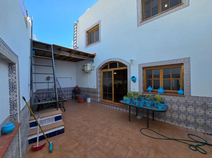 Image No.21-4 Bed Townhouse for sale