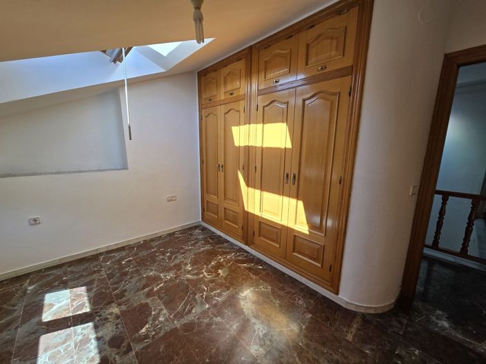 Image No.24-4 Bed Townhouse for sale