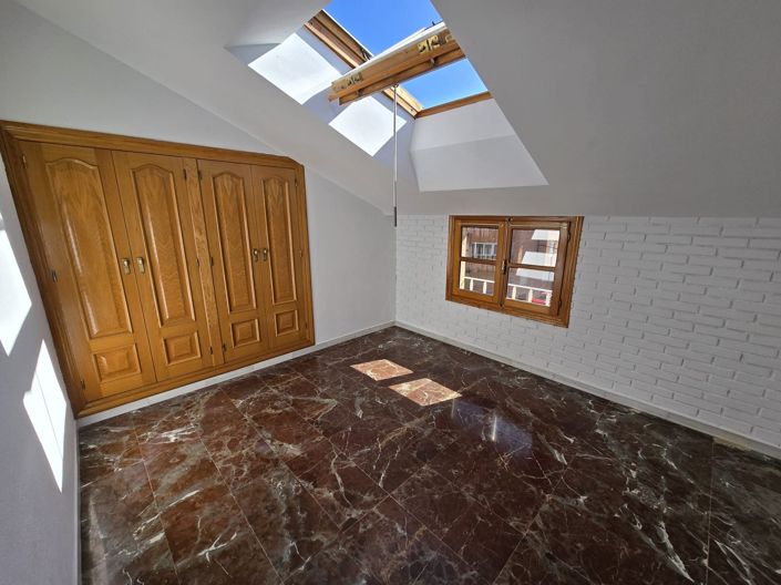 Image No.25-4 Bed Townhouse for sale