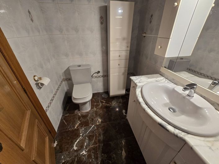 Image No.27-4 Bed Townhouse for sale