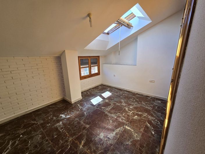 Image No.33-4 Bed Townhouse for sale