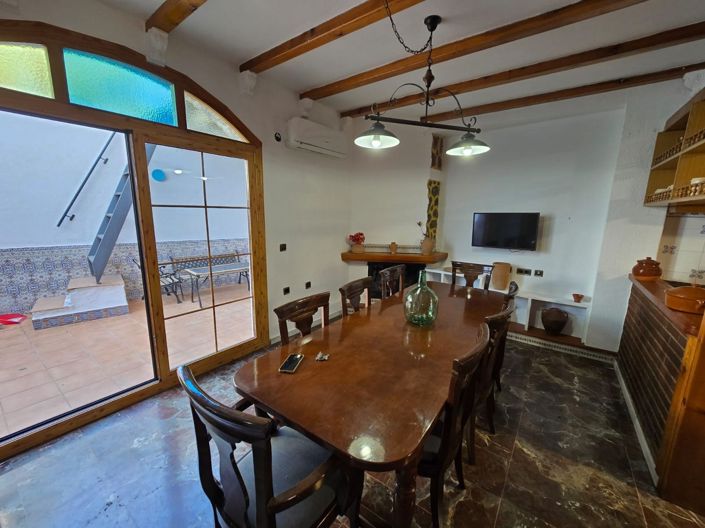 Image No.2-4 Bed Townhouse for sale