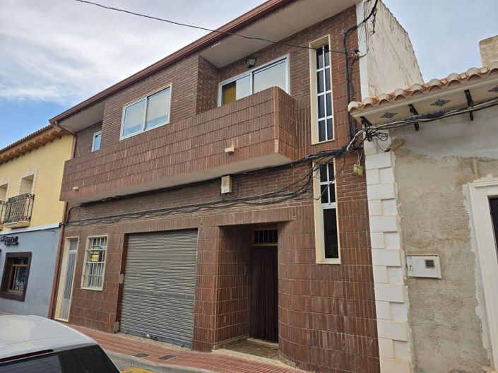 Image No.1-4 Bed Townhouse for sale