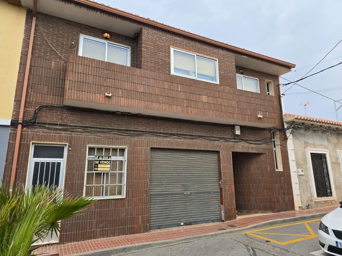 Image No.2-4 Bed Townhouse for sale