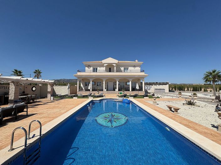 Image No.2-4 Bed Villa for sale