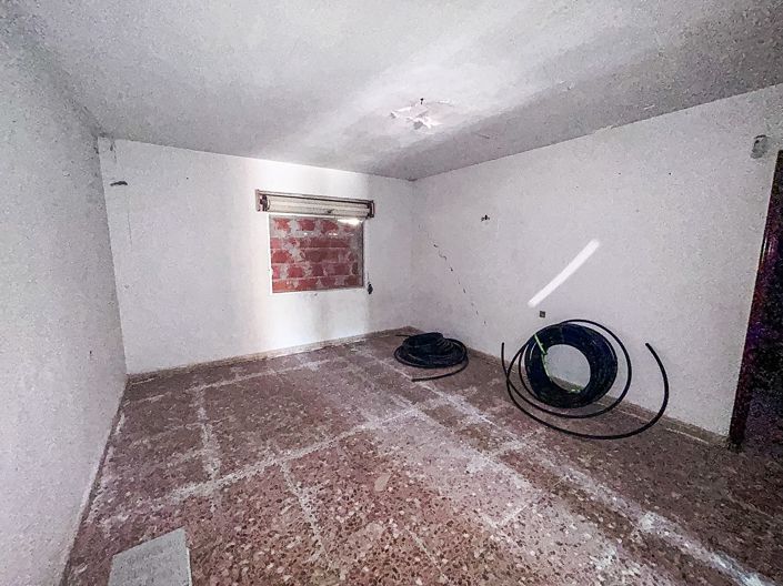 Image No.11-4 Bed Property for sale