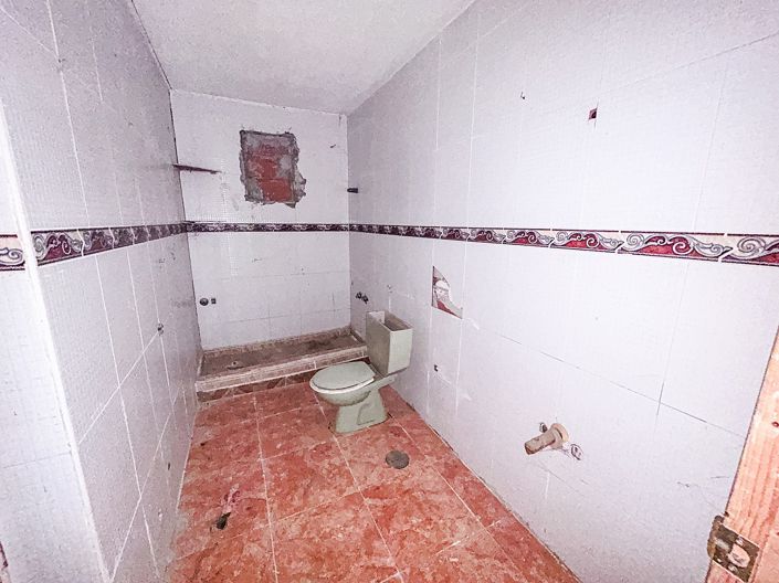 Image No.19-4 Bed Property for sale