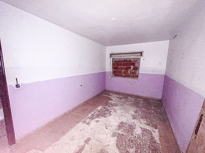 Image No.20-4 Bed Property for sale