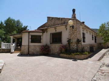 5 Bed Villa for sale