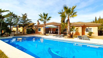 5 Bed Villa for sale