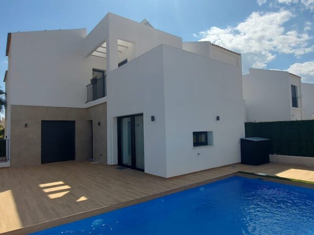 Image No.1-4 Bed Villa for sale