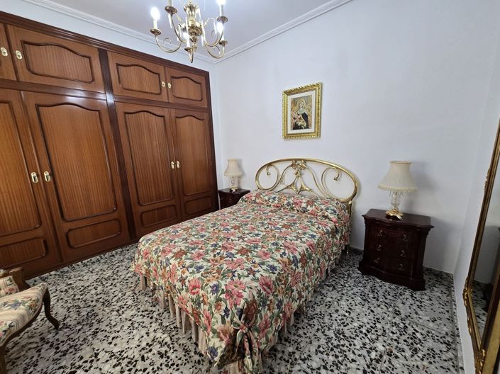 Image No.18-4 Bed Apartment for sale