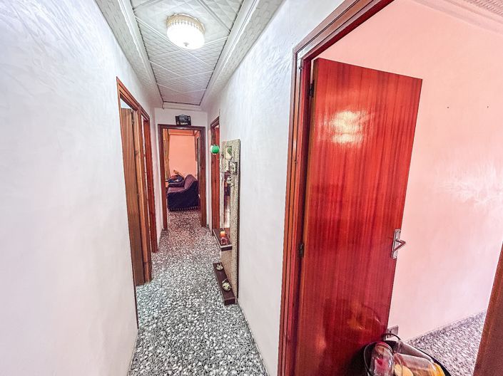 Image No.14-6 Bed Property for sale