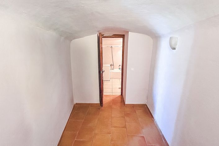 Image No.16-4 Bed House for sale