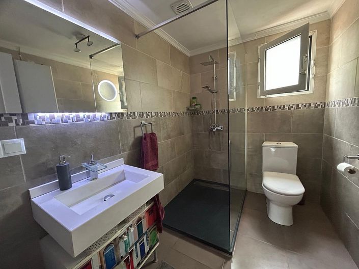 Image No.48-5 Bed Villa for sale