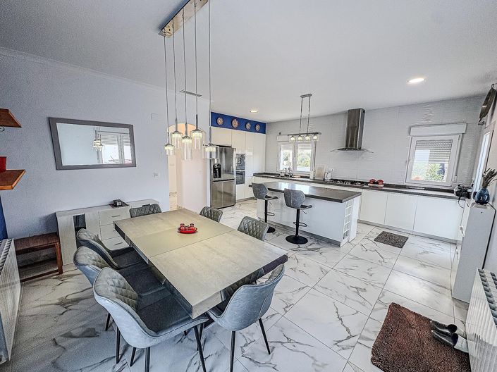 Image No.9-4 Bed Villa for sale