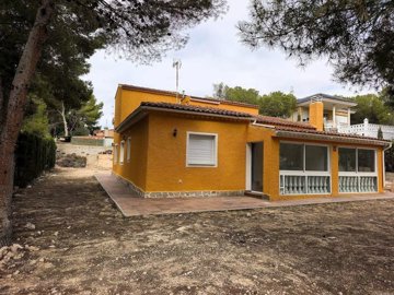 4 Bed Villa for sale