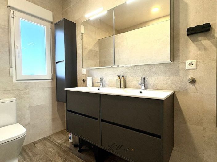 Image No.50-4 Bed Villa for sale