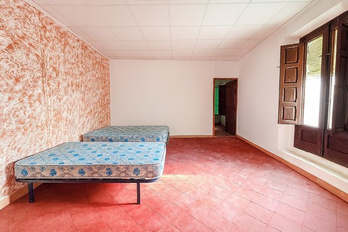 Image No.23-9 Bed Semi-Detached for sale