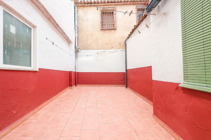 Image No.39-9 Bed Semi-Detached for sale