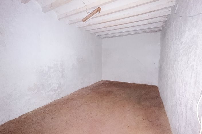 Image No.50-9 Bed Semi-Detached for sale