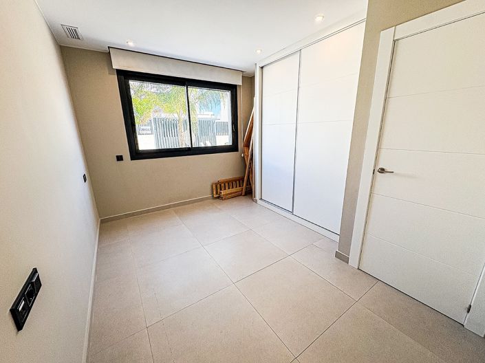 Image No.17-5 Bed Villa for sale