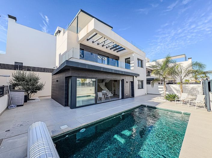 Image No.2-5 Bed Villa for sale