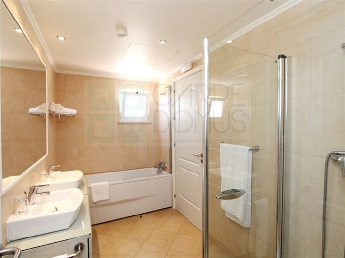 Image No.15-3 Bed House for sale