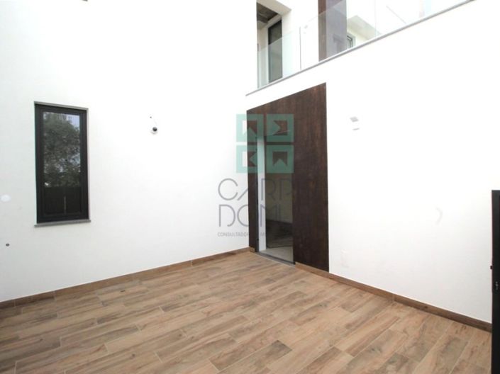 Image No.34-3 Bed House for sale