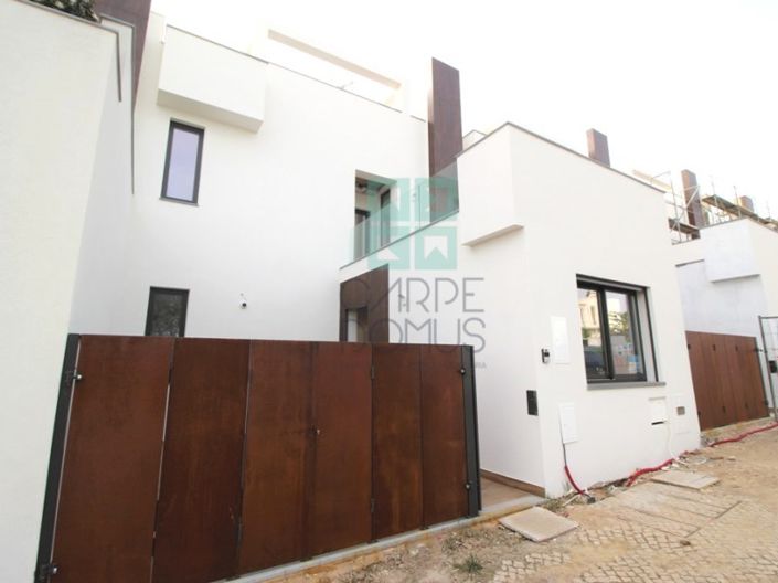 Image No.35-3 Bed House for sale