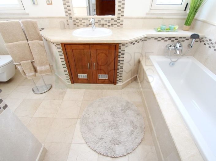 Image No.41-5 Bed House for sale