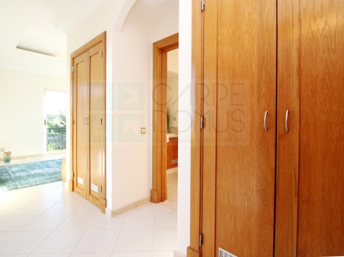 Image No.50-5 Bed House for sale