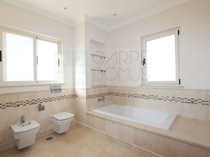 Image No.55-5 Bed House for sale