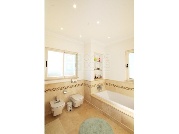 Image No.56-5 Bed House for sale