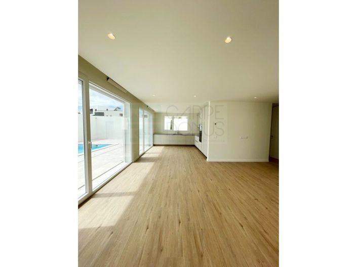 Image No.17-3 Bed House for sale