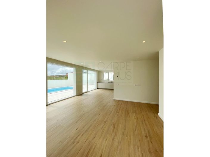 Image No.24-3 Bed House for sale