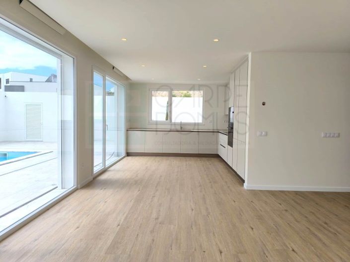 Image No.4-3 Bed House for sale