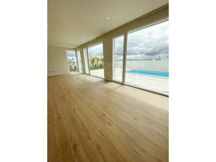 Image No.6-3 Bed House for sale