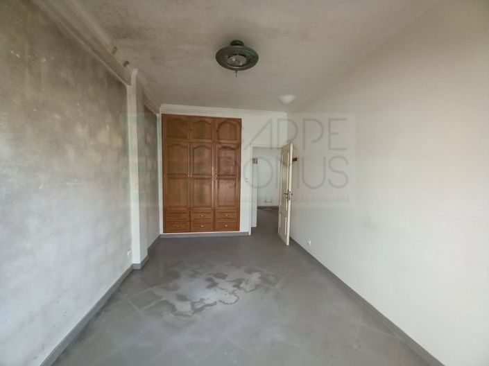 Image No.20-3 Bed Apartment for sale