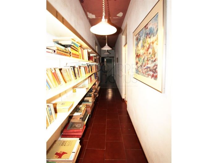 Image No.21-6 Bed House for sale