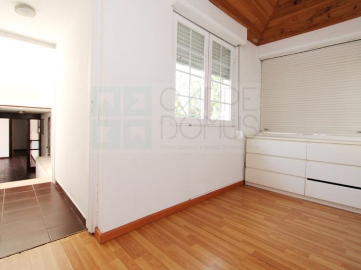 Image No.44-6 Bed House for sale