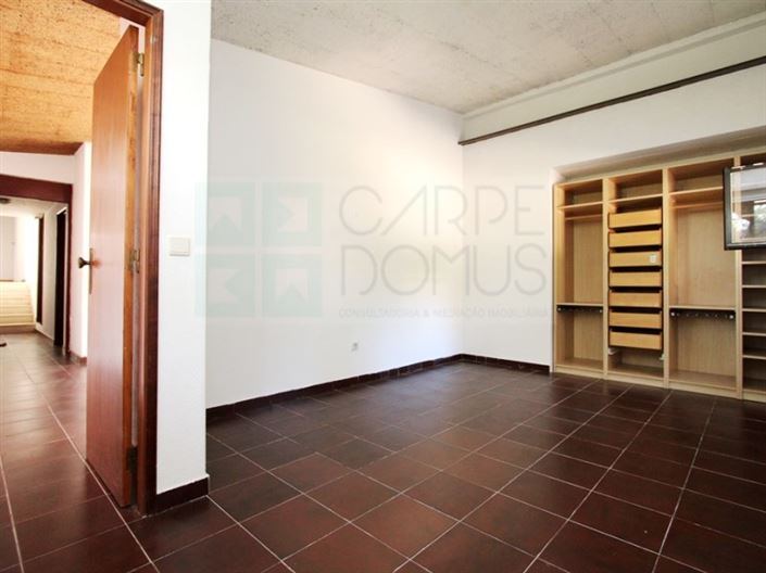 Image No.53-6 Bed House for sale