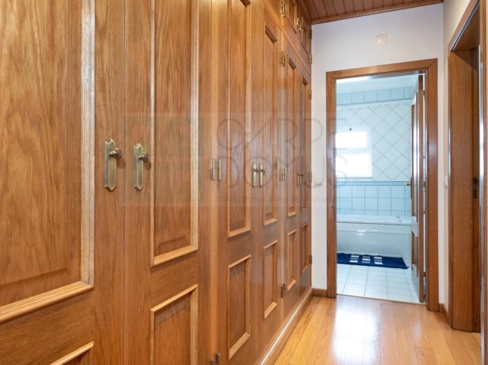 Image No.23-4 Bed House for sale