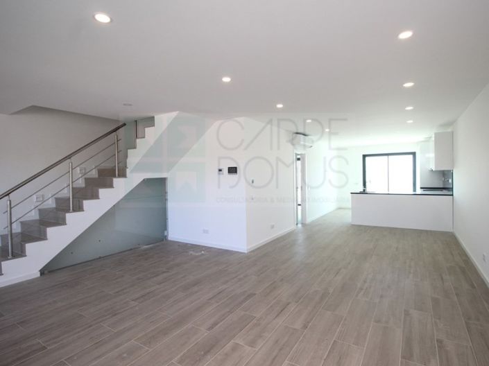 Image No.6-4 Bed House for sale