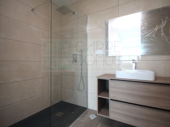 Image No.19-4 Bed House for sale