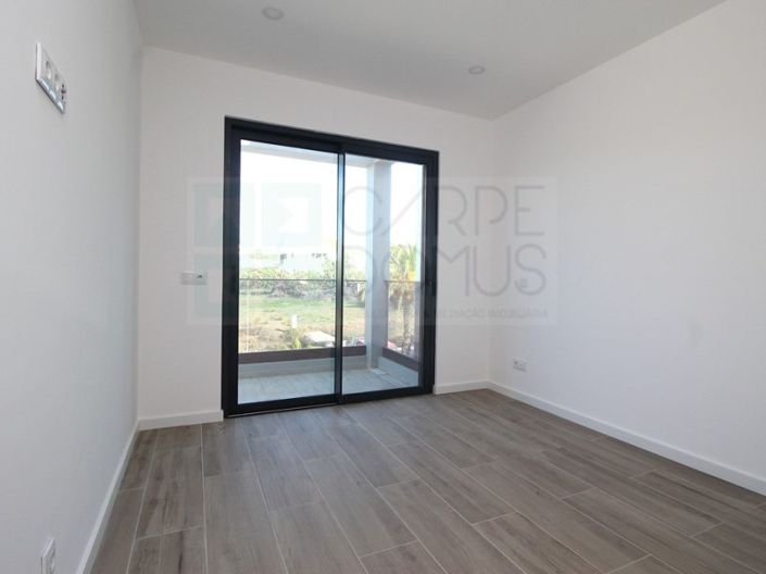 Image No.24-4 Bed House for sale